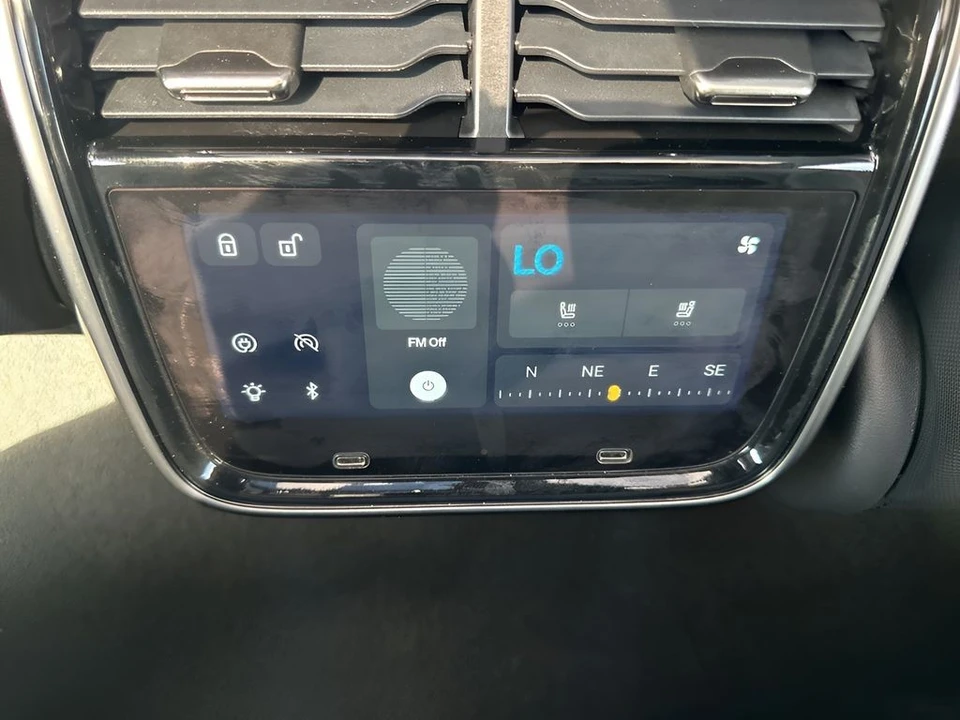 2023 Rivian R1S - Image 14 of 21