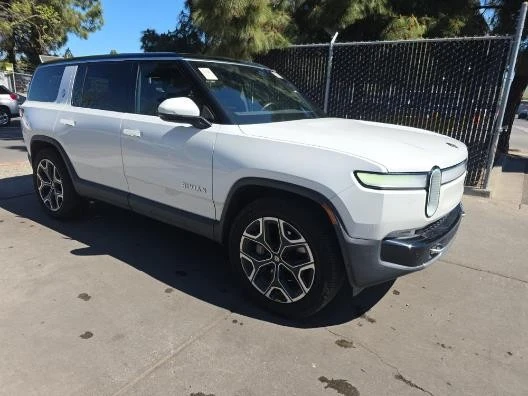 2023 Rivian R1S - Image 2 of 6