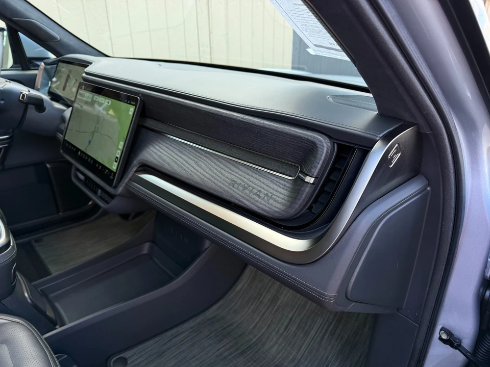 2023 Rivian R1T - Image 16 of 21