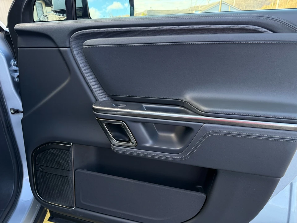 2023 Rivian R1T - Image 18 of 21