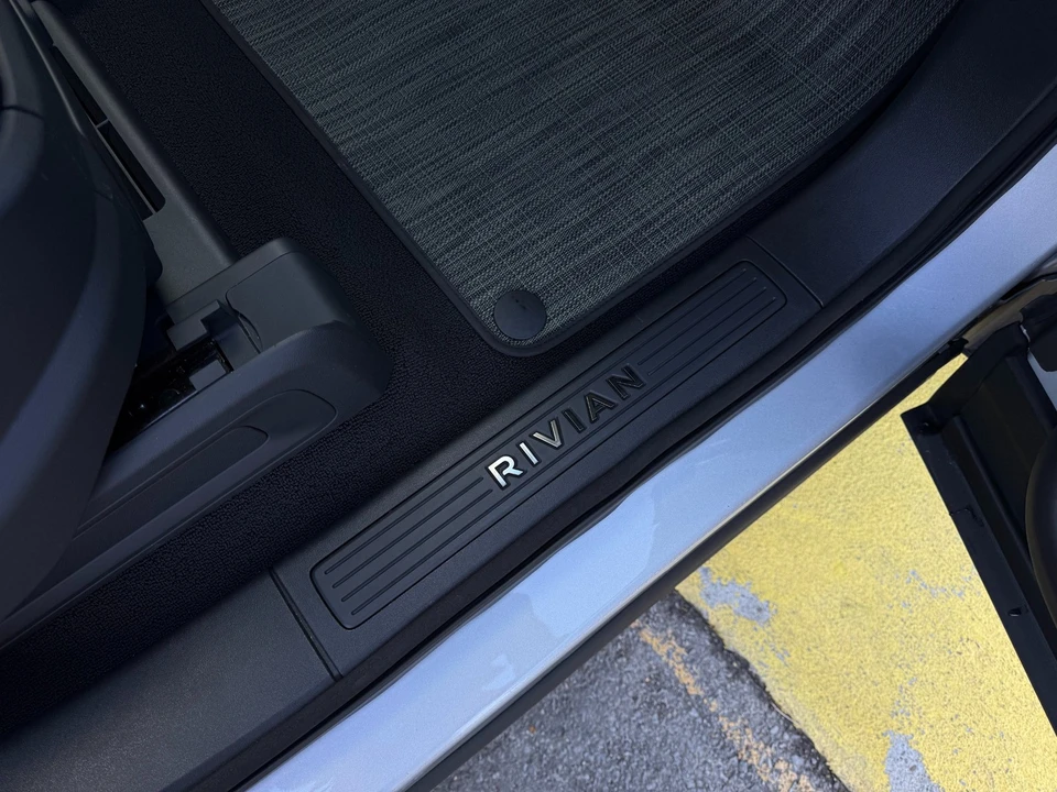 2023 Rivian R1T - Image 17 of 21