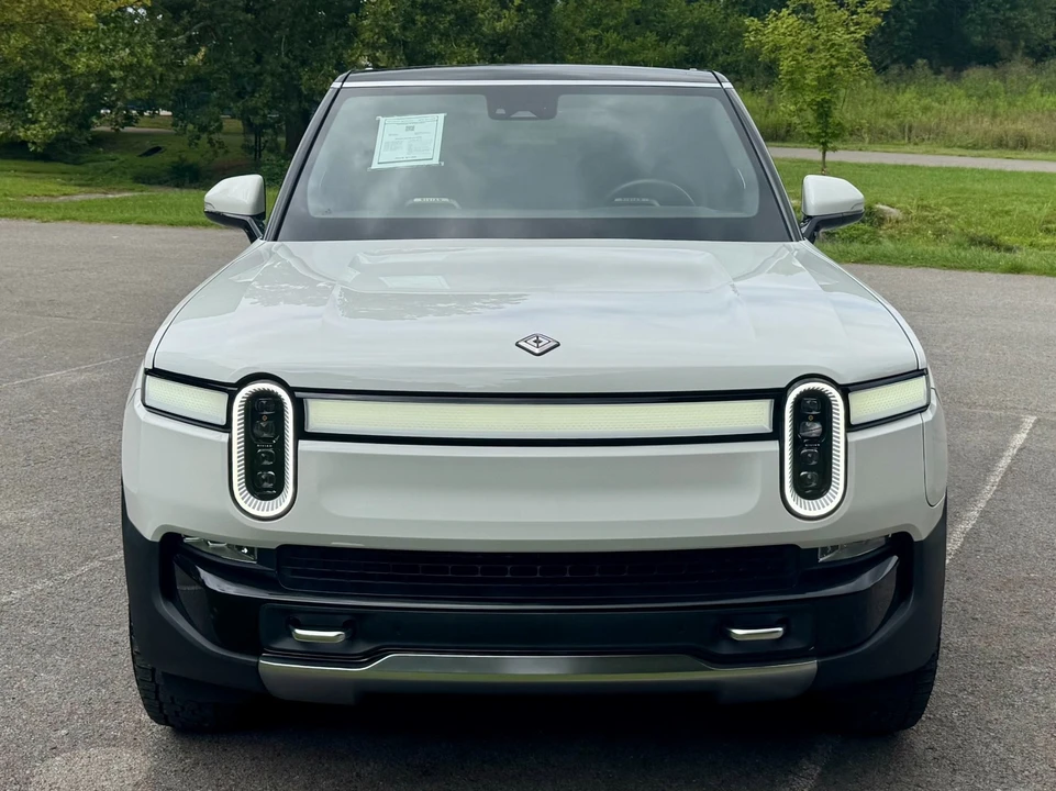 2023 Rivian R1S - Image 5 of 12