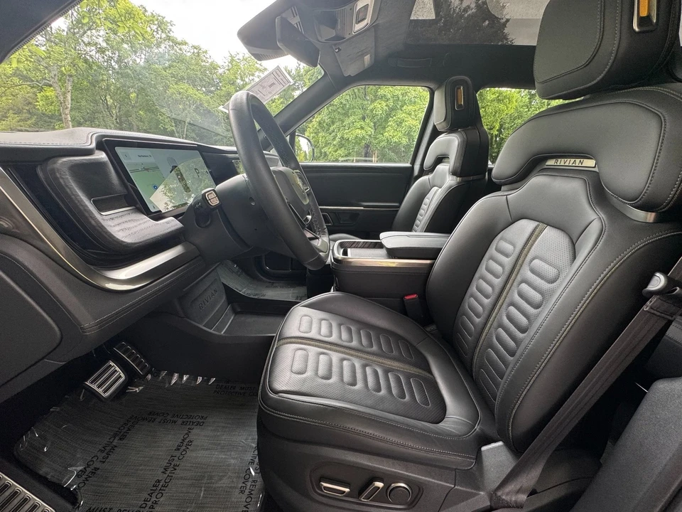 2023 Rivian R1S - Image 9 of 12