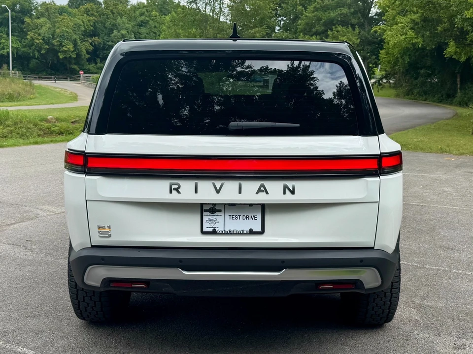 2023 Rivian R1S - Image 6 of 12