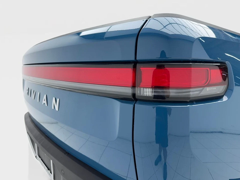 2023 Rivian R1T - Image 7 of 12