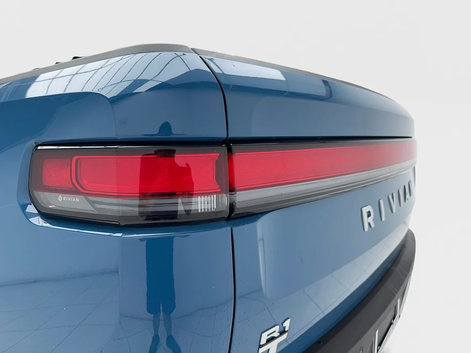 2023 Rivian R1T - Image 9 of 21