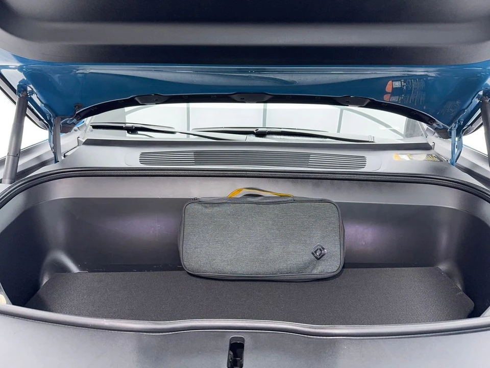2023 Rivian R1T - Image 11 of 12