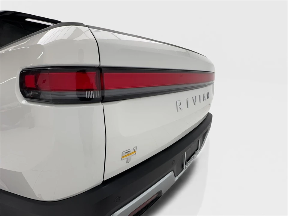 2023 Rivian R1T - Image 11 of 12