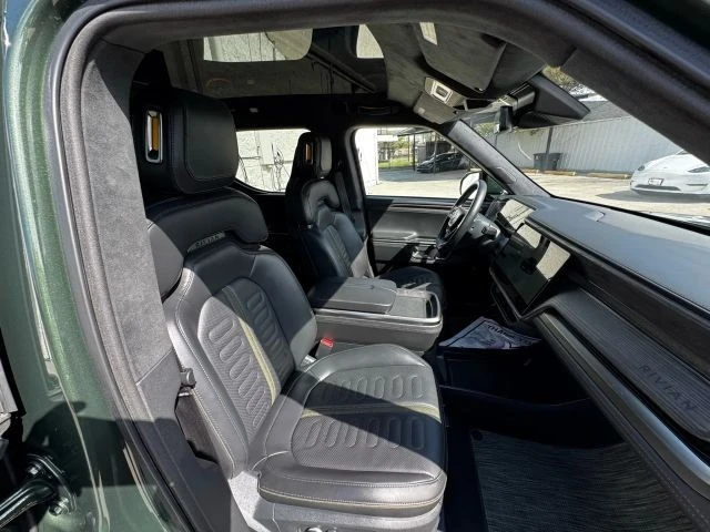 2023 Rivian R1T - Image 18 of 21