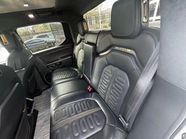2023 Rivian R1T - Image 18 of 21