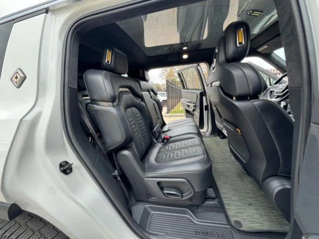 2023 Rivian R1S - Image 15 of 21
