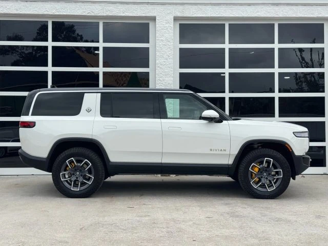 2023 Rivian R1S - Image 18 of 21