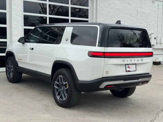 2023 Rivian R1S - Image 10 of 21