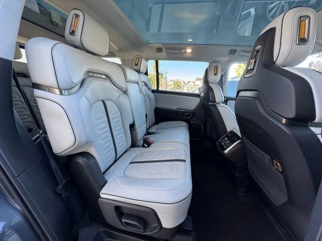 2023 Rivian R1S - Image 20 of 21