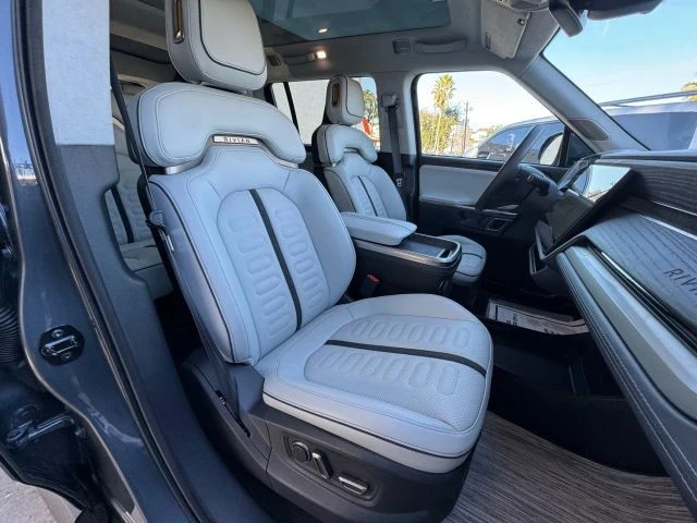 2023 Rivian R1S - Image 12 of 21