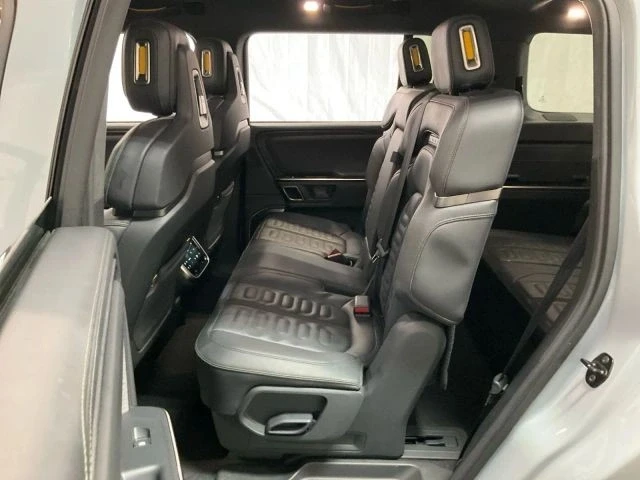 2023 Rivian R1S - Image 7 of 12