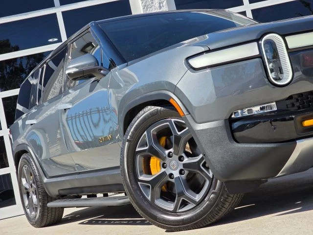 2023 Rivian R1S - Image 14 of 21
