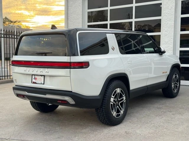 2023 Rivian R1S - Image 10 of 21