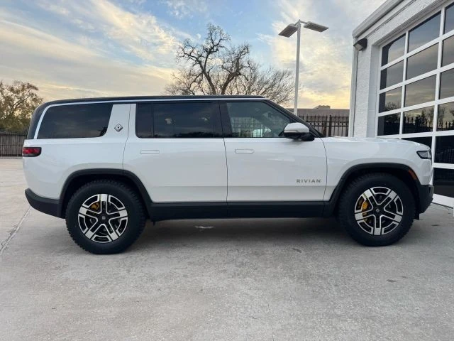 2023 Rivian R1S - Image 21 of 21