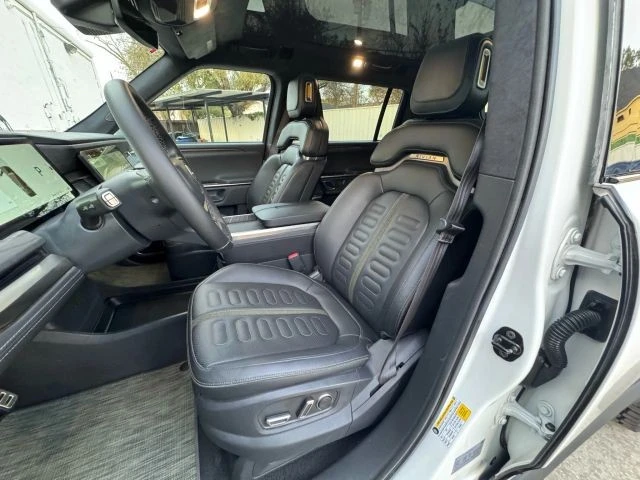 2023 Rivian R1S - Image 9 of 21