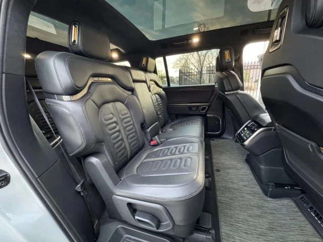 2023 Rivian R1S - Image 15 of 21