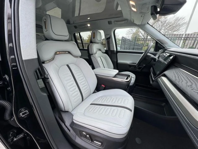 2023 Rivian R1S - Image 15 of 21