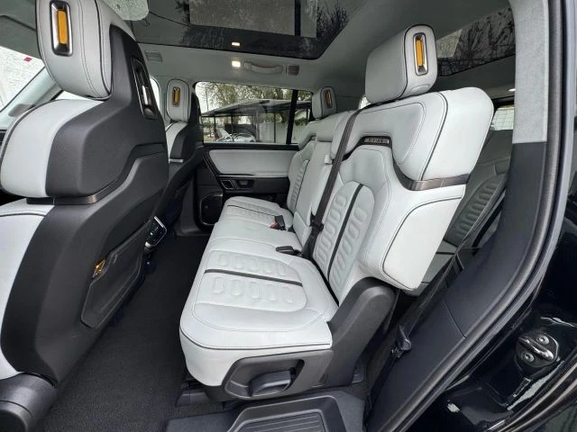 2023 Rivian R1S - Image 20 of 21