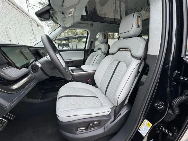 2023 Rivian R1S - Image 9 of 21