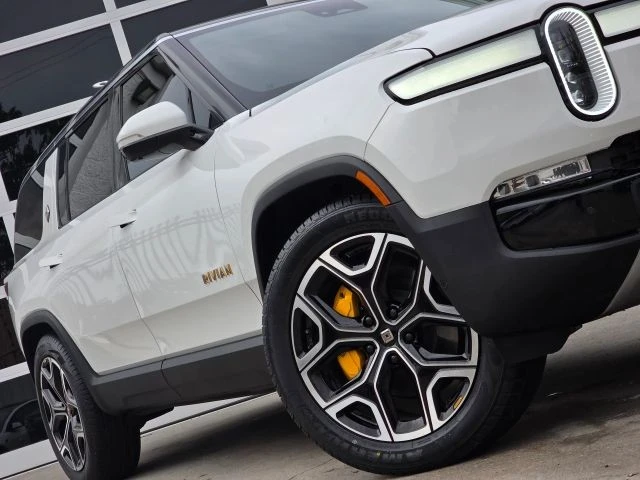 2023 Rivian R1S - Image 12 of 21