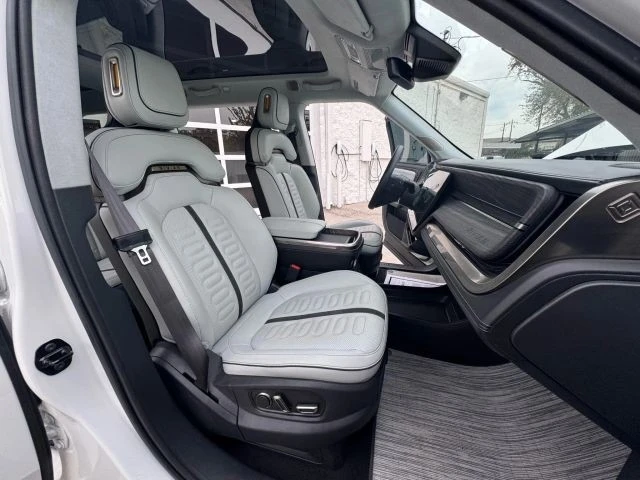 2023 Rivian R1S - Image 12 of 21