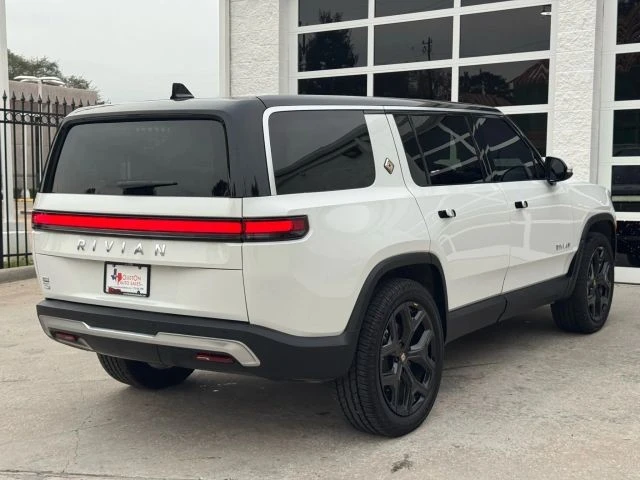 2023 Rivian R1S - Image 10 of 21