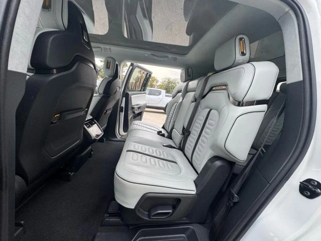 2023 Rivian R1S - Image 18 of 21