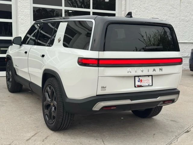 2023 Rivian R1S - Image 16 of 21