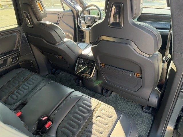 2023 Rivian R1S - Image 21 of 21