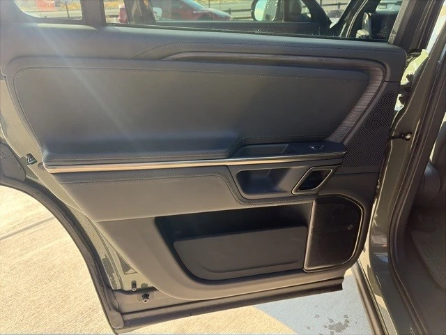 2023 Rivian R1S - Image 14 of 21