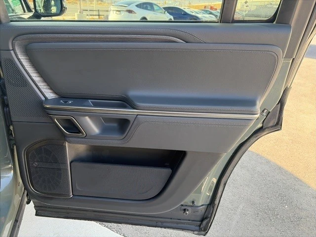 2023 Rivian R1S - Image 20 of 21