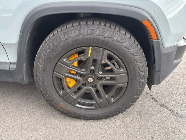 2023 Rivian R1S - Image 10 of 21