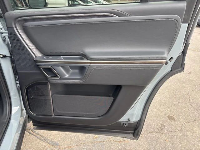 2023 Rivian R1S - Image 19 of 21