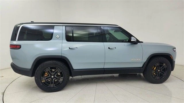 2023 Rivian R1S - Image 4 of 7