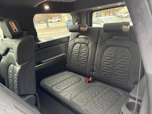 2023 Rivian R1S - Image 18 of 21