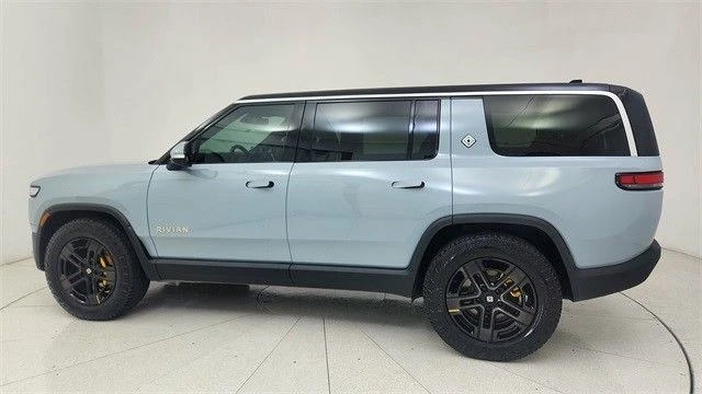2023 Rivian R1S - Image 2 of 7