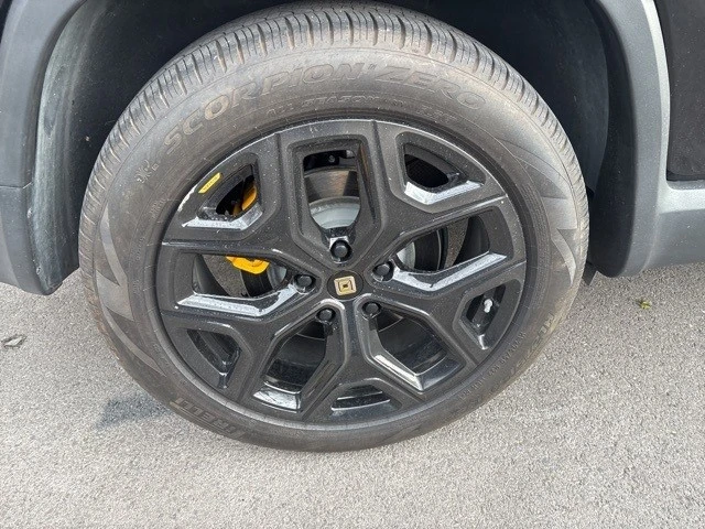 2023 Rivian R1S - Image 9 of 21