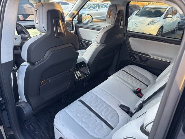 2023 Rivian R1S - Image 17 of 21