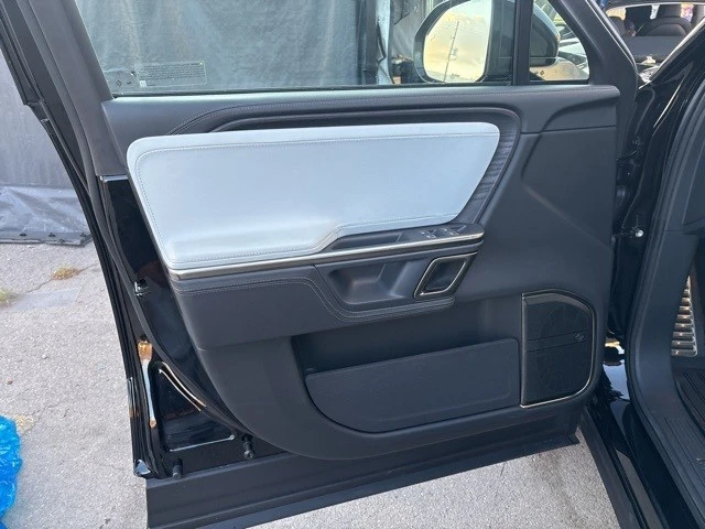 2023 Rivian R1S - Image 11 of 21