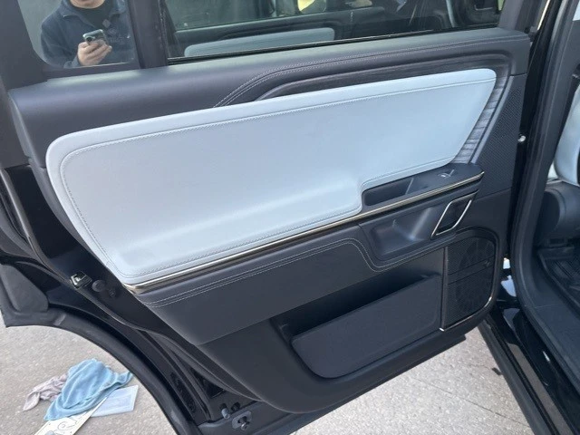 2023 Rivian R1S - Image 15 of 21