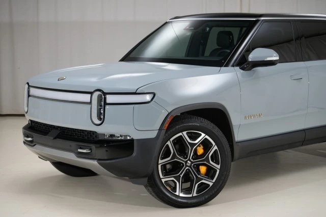 2023 Rivian R1S - Image 6 of 21