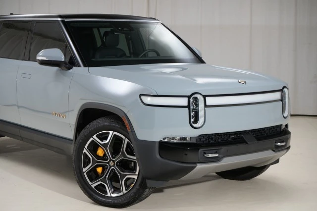 2023 Rivian R1S - Image 11 of 21