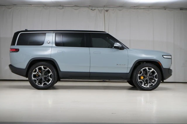 2023 Rivian R1S - Image 16 of 21