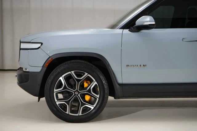 2023 Rivian R1S - Image 2 of 21