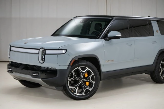 2023 Rivian R1S - Image 5 of 21